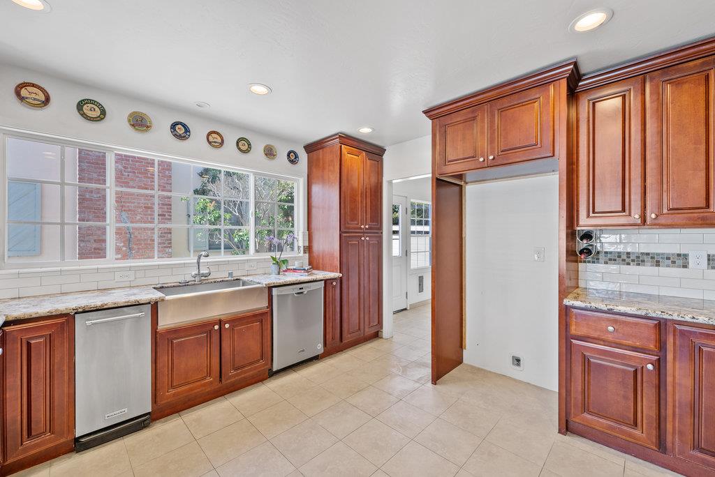 Detail Gallery Image 4 of 40 For 728 Brewington Ave, Watsonville,  CA 95076 - 3 Beds | 2 Baths