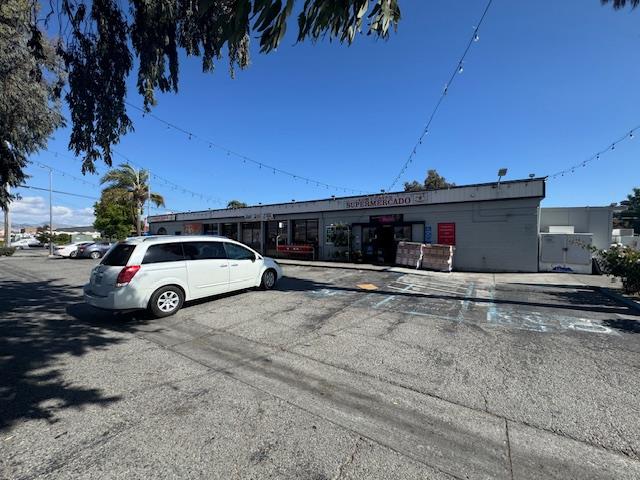 Detail Gallery Image 5 of 5 For 220 San Felipe Rd, Hollister,  CA 95023 - – Beds | – Baths
