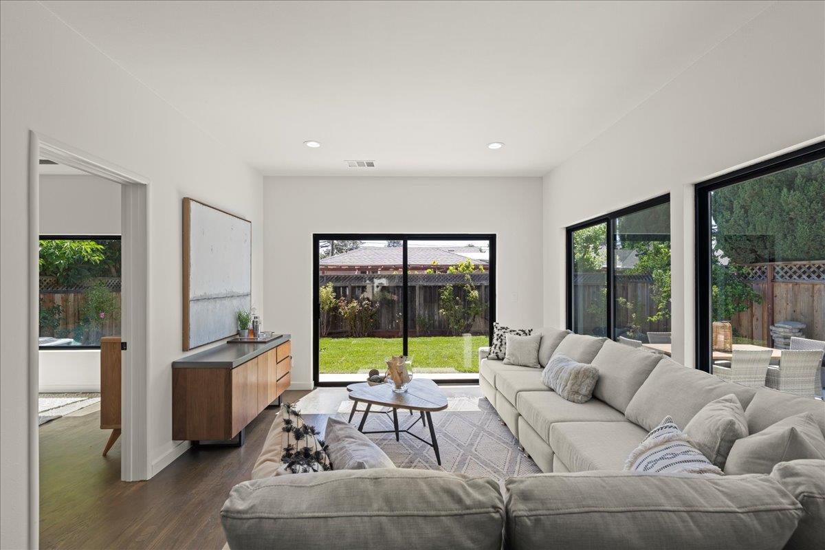 Detail Gallery Image 12 of 28 For 584 Gresham Ave, Sunnyvale,  CA 94085 - 3 Beds | 2 Baths