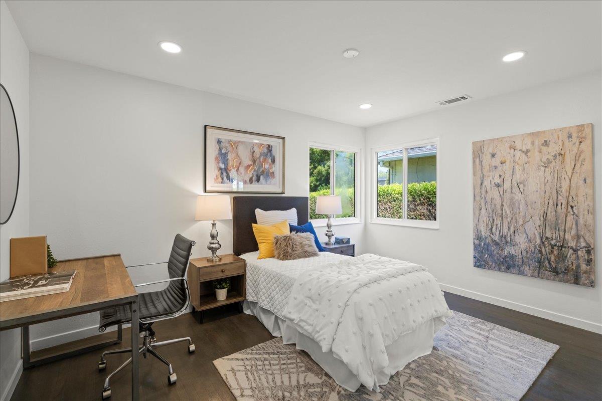 Detail Gallery Image 21 of 28 For 584 Gresham Ave, Sunnyvale,  CA 94085 - 3 Beds | 2 Baths
