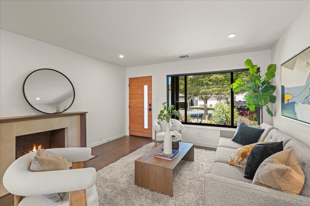 Detail Gallery Image 5 of 28 For 584 Gresham Ave, Sunnyvale,  CA 94085 - 3 Beds | 2 Baths