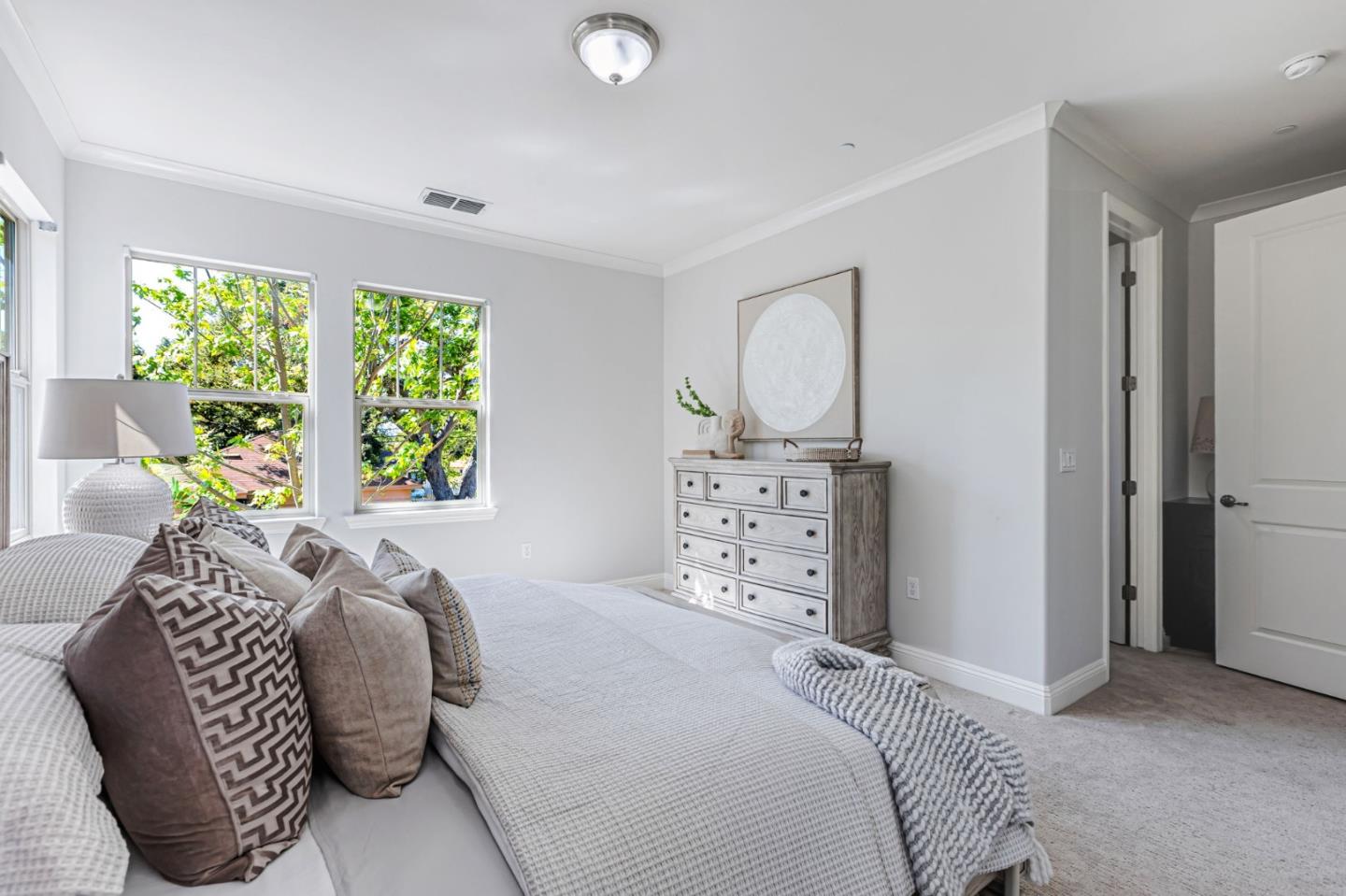 Detail Gallery Image 12 of 30 For 1005 Marcelli Cir, Los Altos,  CA 94022 - 4 Beds | 2/1 Baths