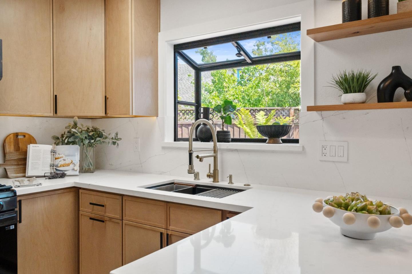 Detail Gallery Image 11 of 44 For 6116 Radcliffe Ave, Newark,  CA 94560 - 4 Beds | 2 Baths