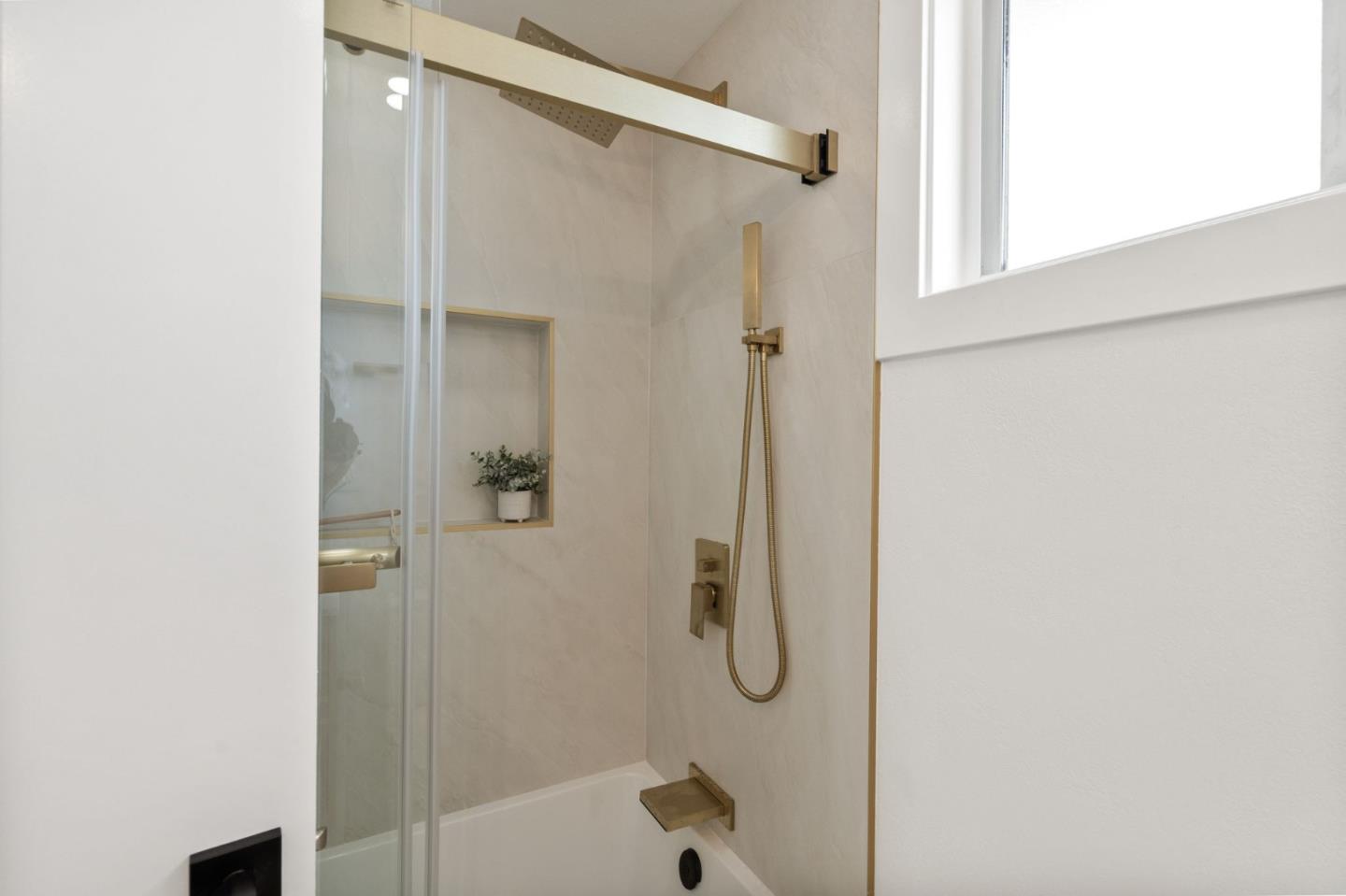 Detail Gallery Image 19 of 44 For 6116 Radcliffe Ave, Newark,  CA 94560 - 4 Beds | 2 Baths
