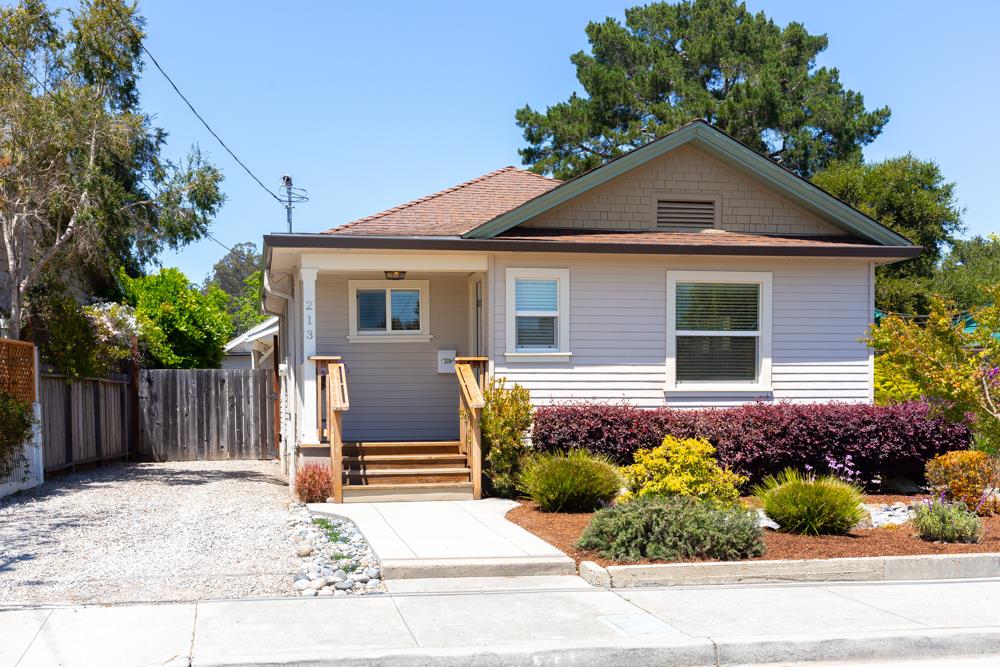 Detail Gallery Image 2 of 25 For 213 Chilverton St, Santa Cruz,  CA 95062 - 2 Beds | 1 Baths