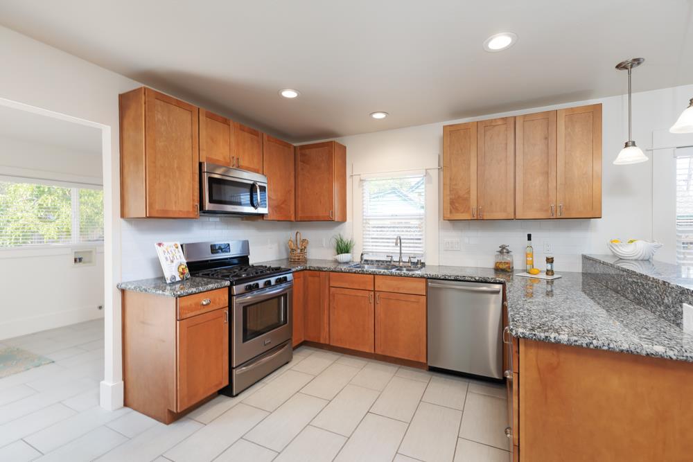 Detail Gallery Image 8 of 25 For 213 Chilverton St, Santa Cruz,  CA 95062 - 2 Beds | 1 Baths