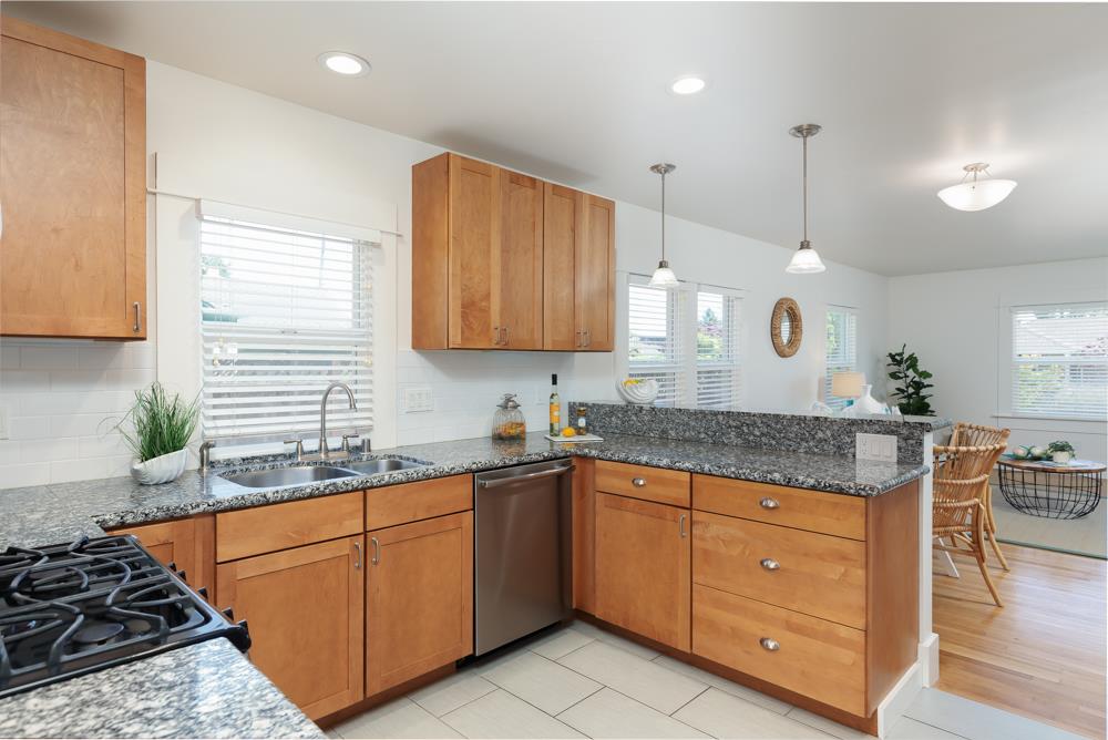 Detail Gallery Image 9 of 25 For 213 Chilverton St, Santa Cruz,  CA 95062 - 2 Beds | 1 Baths