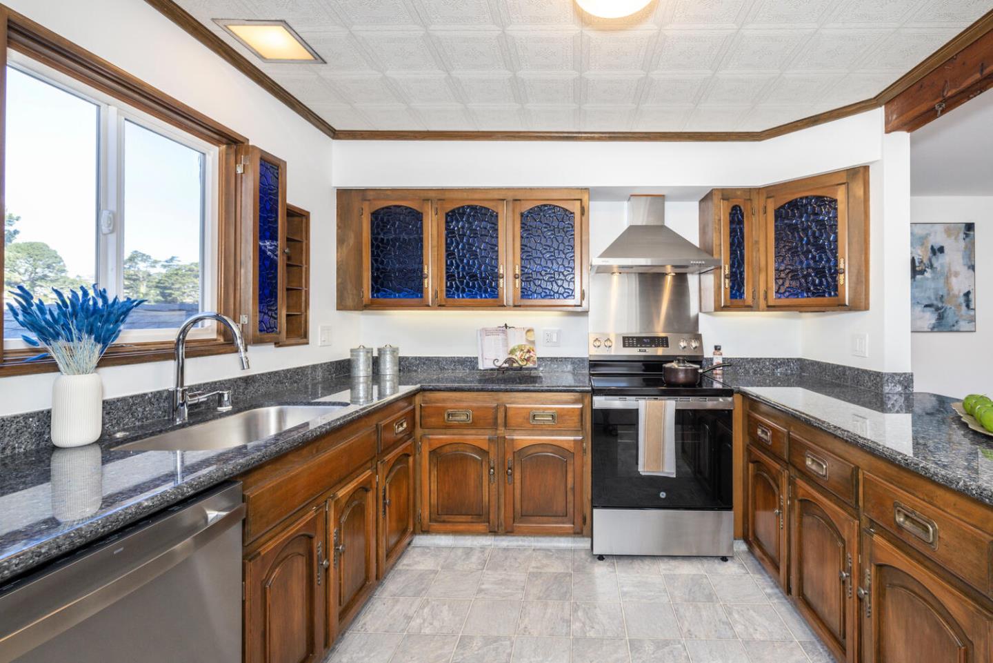 Detail Gallery Image 15 of 55 For 2511 Carmel Dr, San Bruno,  CA 94066 - 3 Beds | 2/1 Baths