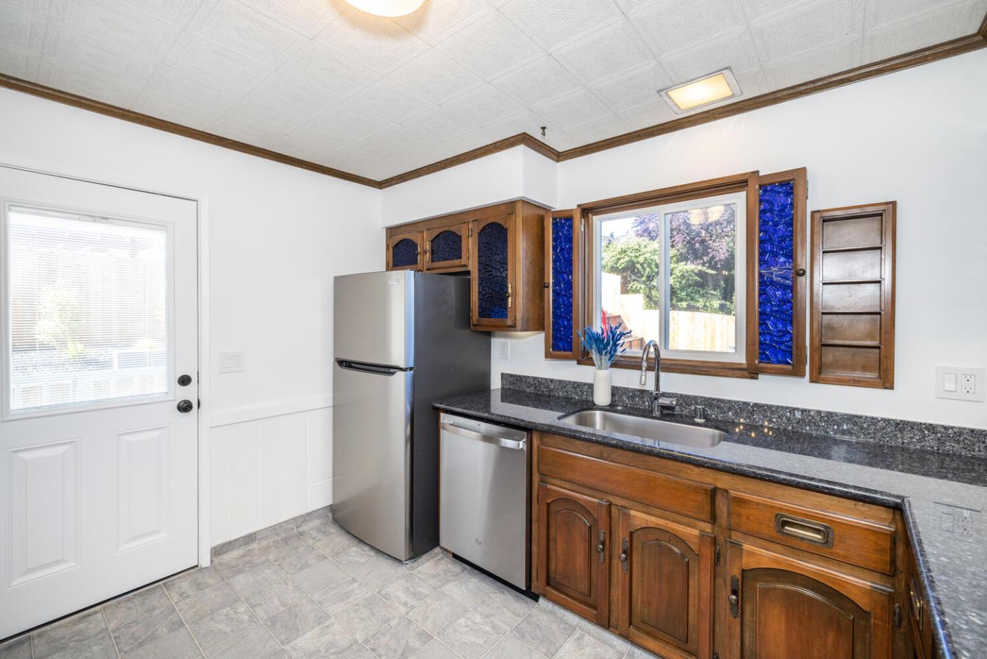 Detail Gallery Image 16 of 55 For 2511 Carmel Dr, San Bruno,  CA 94066 - 3 Beds | 2/1 Baths