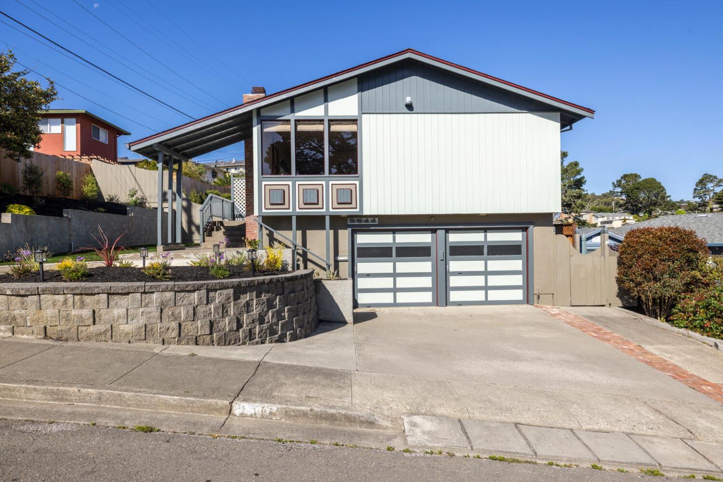Detail Gallery Image 2 of 55 For 2511 Carmel Dr, San Bruno,  CA 94066 - 3 Beds | 2/1 Baths