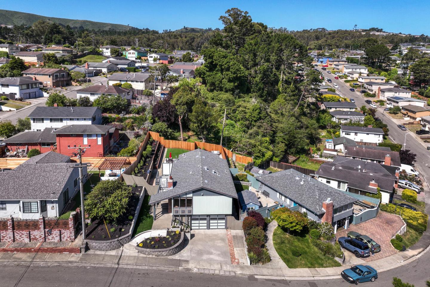 Detail Gallery Image 49 of 55 For 2511 Carmel Dr, San Bruno,  CA 94066 - 3 Beds | 2/1 Baths