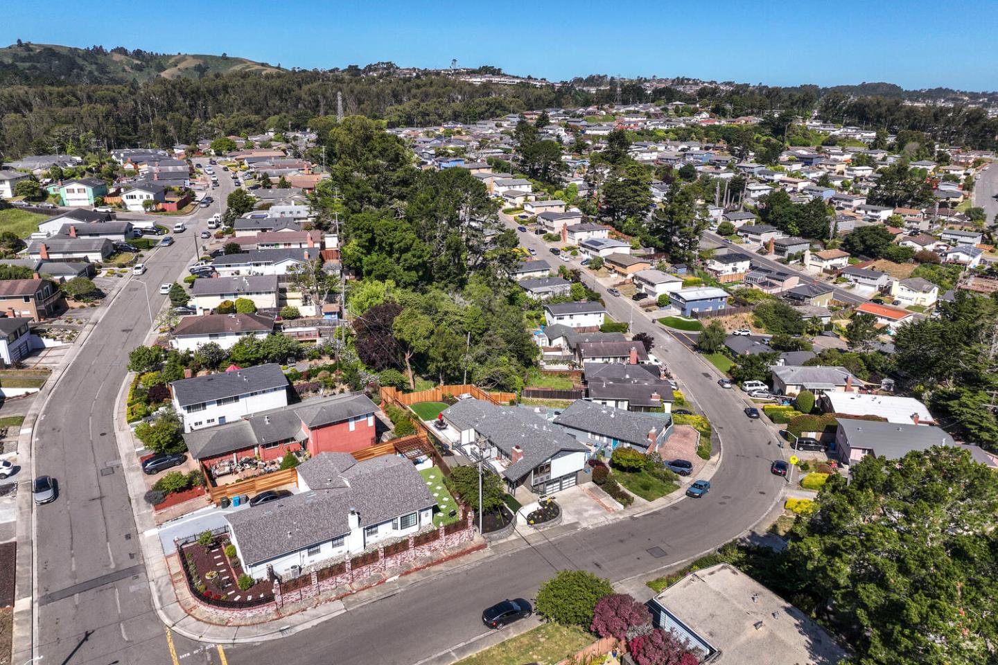 Detail Gallery Image 53 of 55 For 2511 Carmel Dr, San Bruno,  CA 94066 - 3 Beds | 2/1 Baths