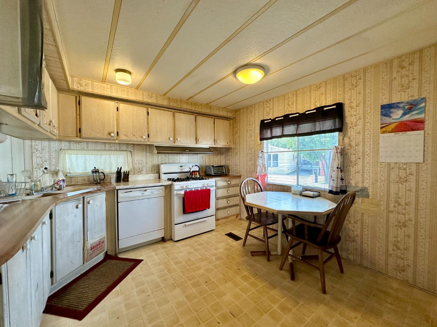 Detail Gallery Image 3 of 9 For 2150 Monterey Rd #191,  San Jose,  CA 95112 - 2 Beds | 1 Baths