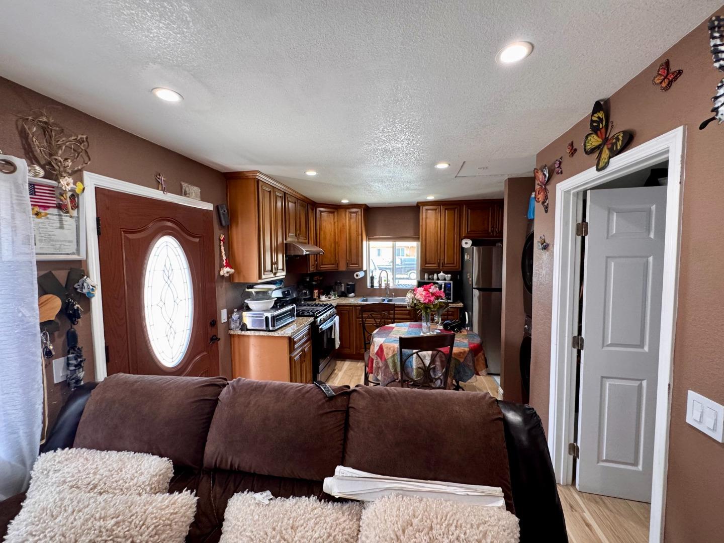 Detail Gallery Image 5 of 8 For 620 Verano St, Soledad,  CA 93960 - 4 Beds | 2 Baths