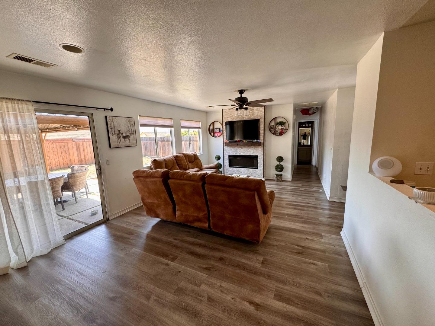 Detail Gallery Image 6 of 8 For 620 Verano St, Soledad,  CA 93960 - 4 Beds | 2 Baths