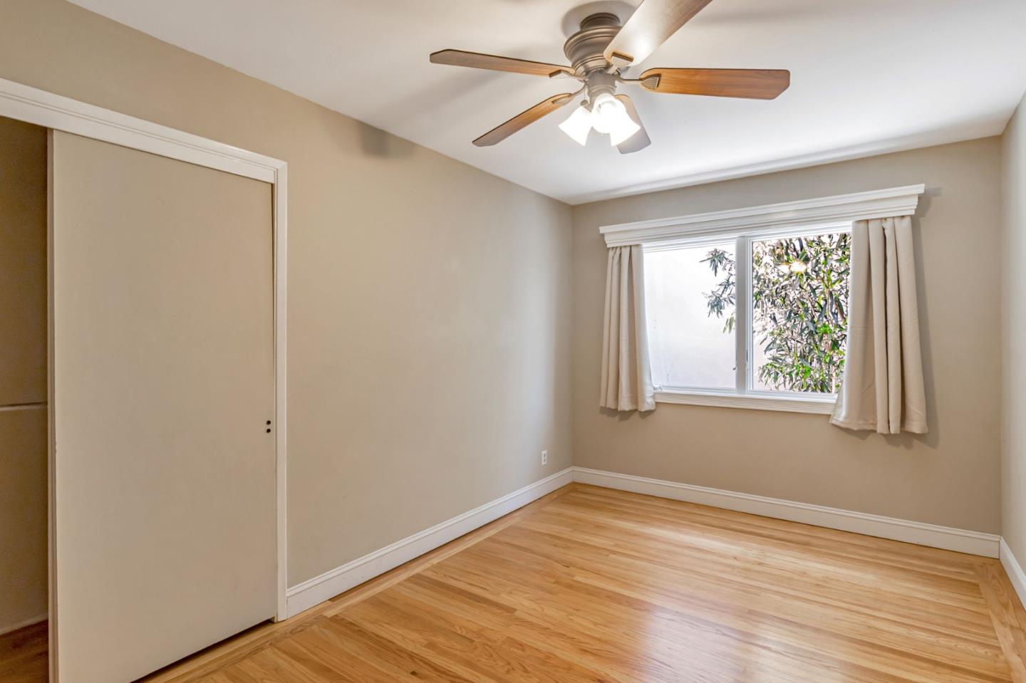 Detail Gallery Image 10 of 22 For 1927 Hillman Ave, Belmont,  CA 94002 - 3 Beds | 2 Baths
