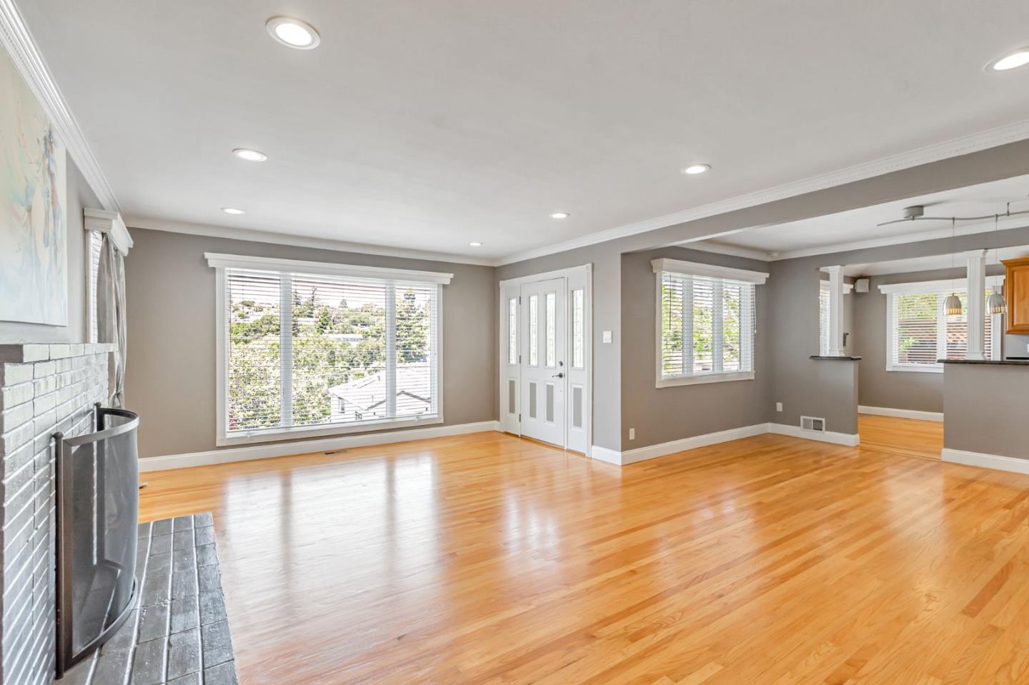 Detail Gallery Image 4 of 22 For 1927 Hillman Ave, Belmont,  CA 94002 - 3 Beds | 2 Baths
