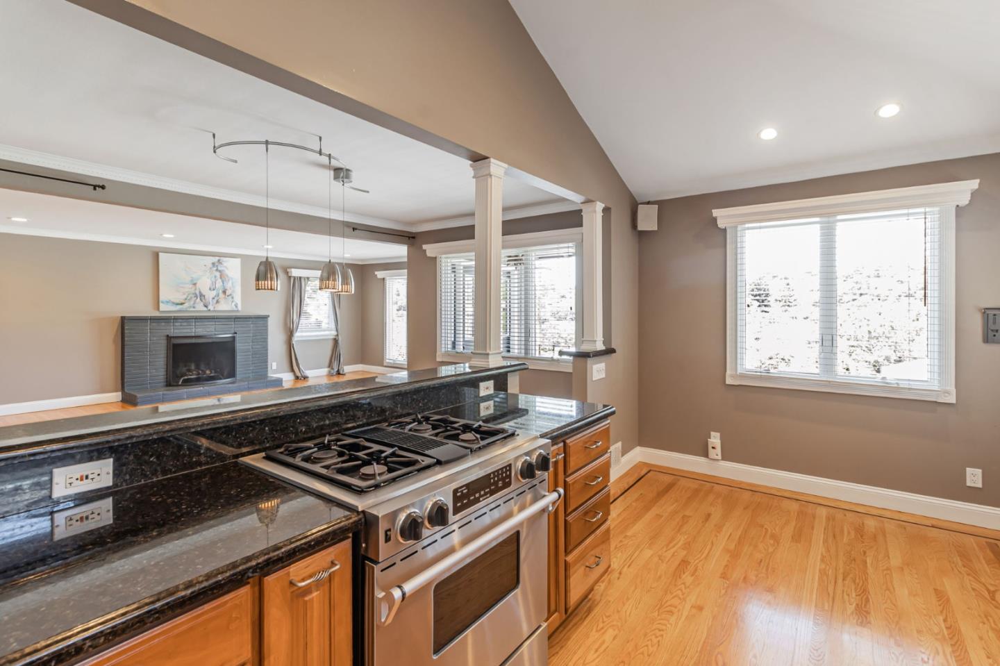 Detail Gallery Image 6 of 22 For 1927 Hillman Ave, Belmont,  CA 94002 - 3 Beds | 2 Baths