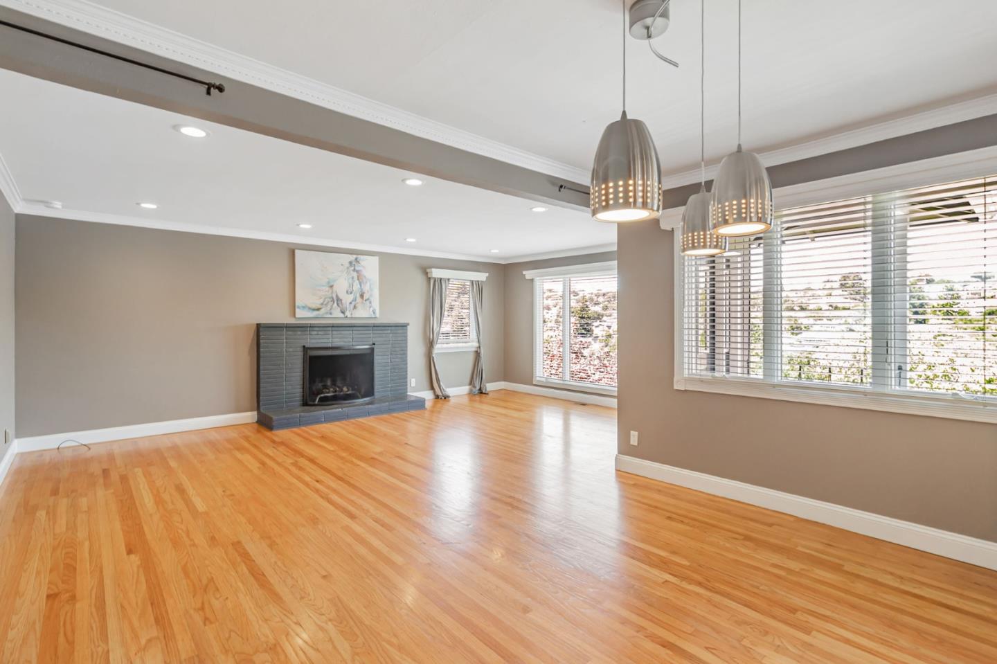 Detail Gallery Image 7 of 22 For 1927 Hillman Ave, Belmont,  CA 94002 - 3 Beds | 2 Baths