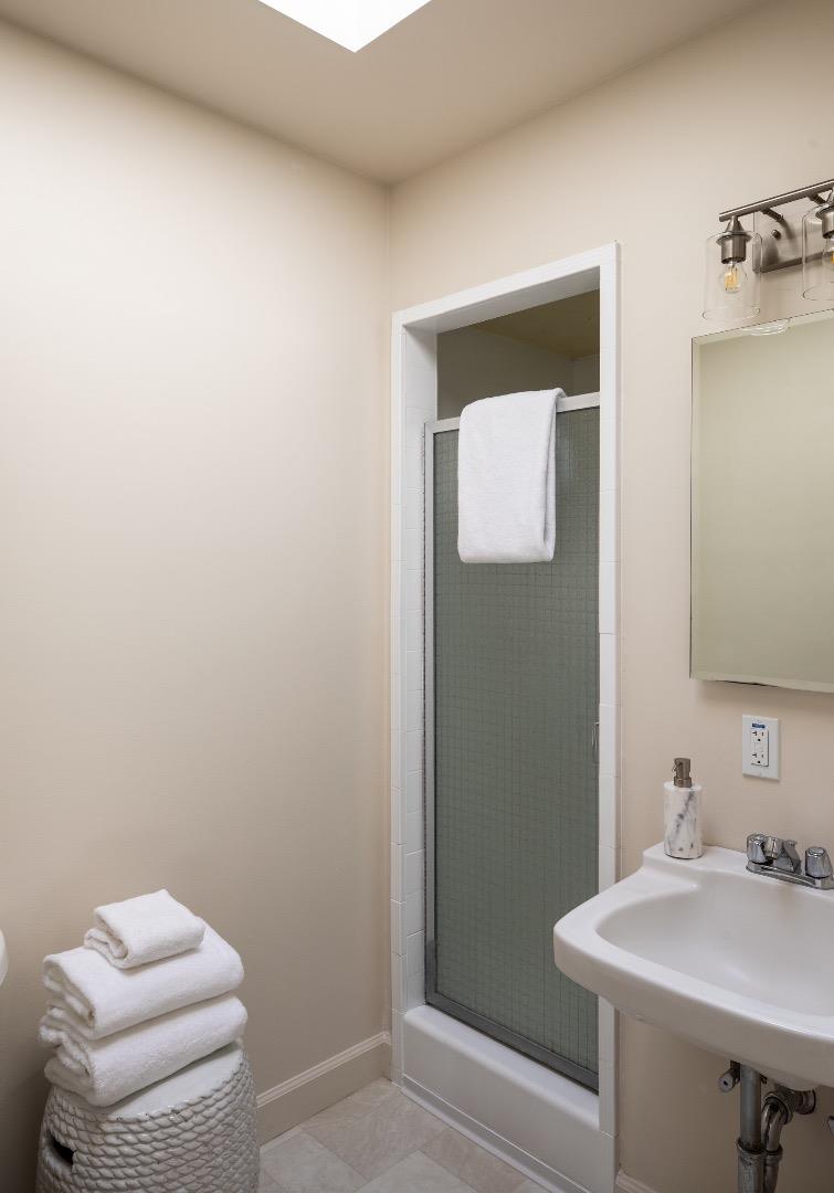 Detail Gallery Image 11 of 29 For 939 Carmel Ct, Los Altos,  CA 94022 - 3 Beds | 2 Baths