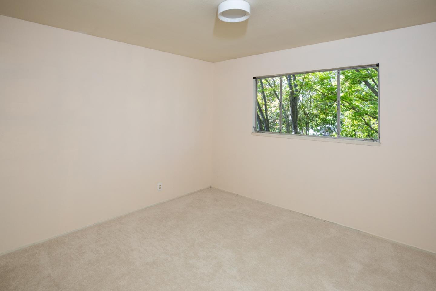 Detail Gallery Image 12 of 29 For 939 Carmel Ct, Los Altos,  CA 94022 - 3 Beds | 2 Baths