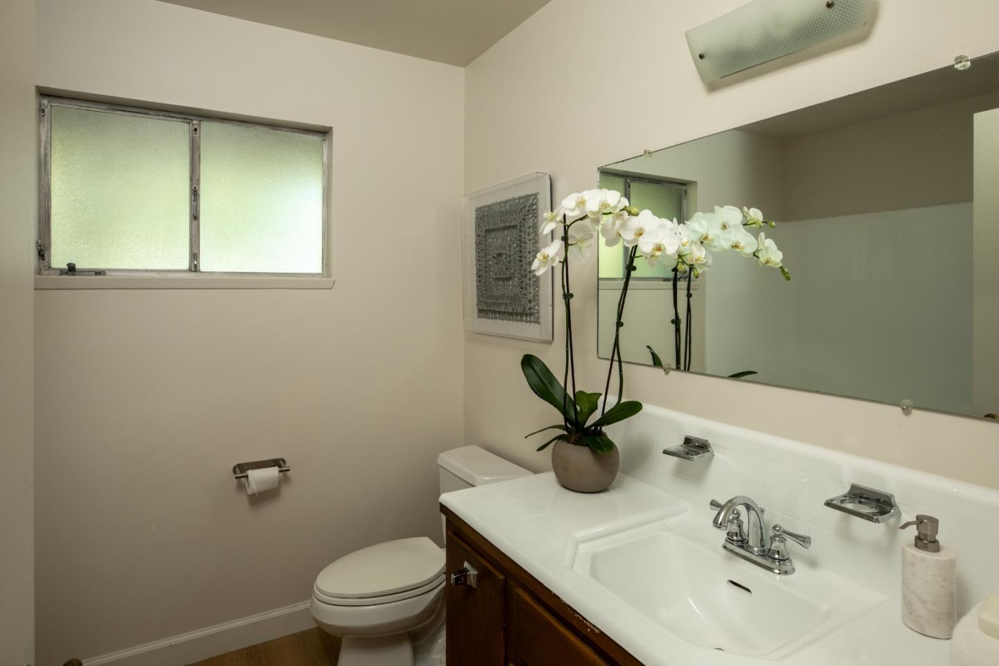 Detail Gallery Image 14 of 29 For 939 Carmel Ct, Los Altos,  CA 94022 - 3 Beds | 2 Baths