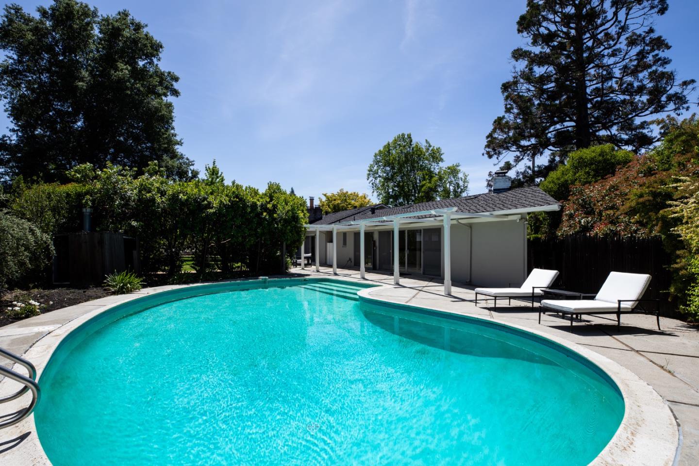 Detail Gallery Image 20 of 29 For 939 Carmel Ct, Los Altos,  CA 94022 - 3 Beds | 2 Baths