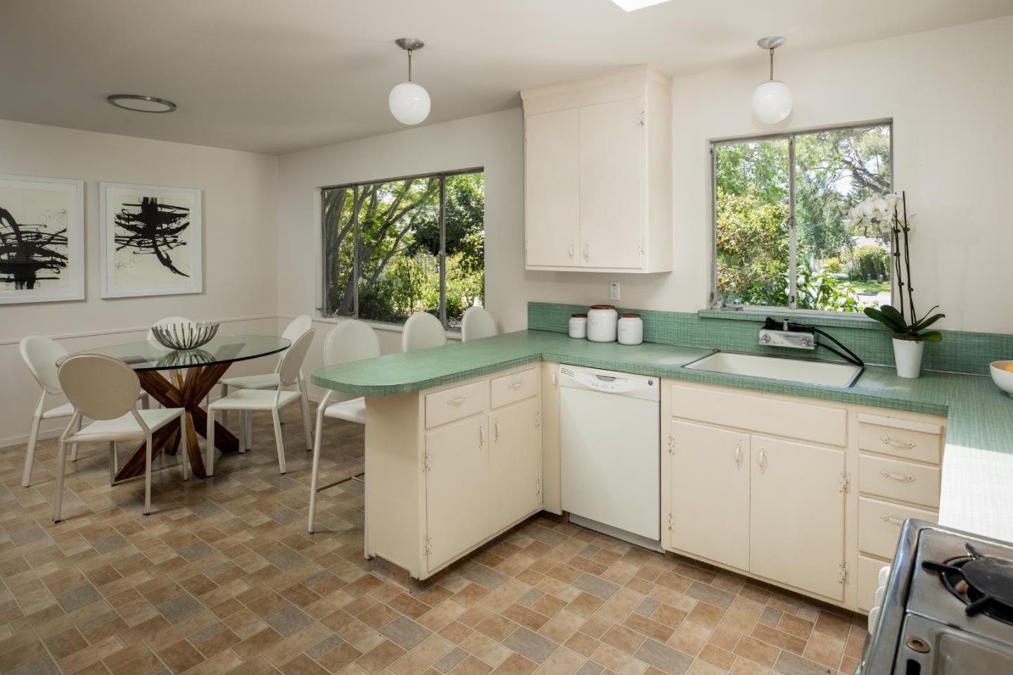 Detail Gallery Image 7 of 29 For 939 Carmel Ct, Los Altos,  CA 94022 - 3 Beds | 2 Baths