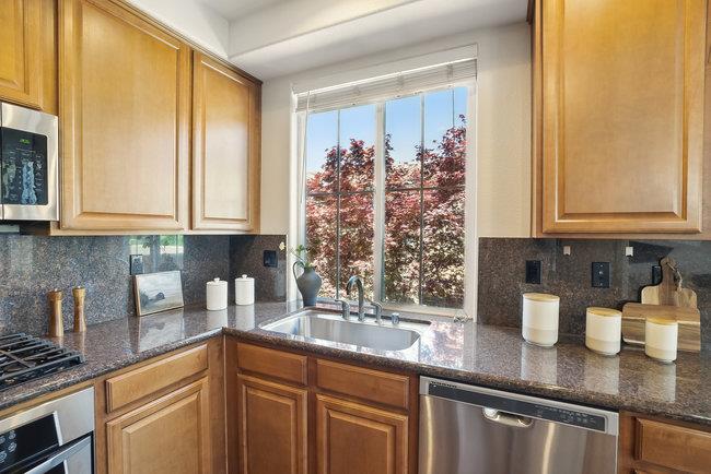 Detail Gallery Image 12 of 37 For 937 Mente Linda Loop, Milpitas,  CA 95035 - 2 Beds | 2 Baths