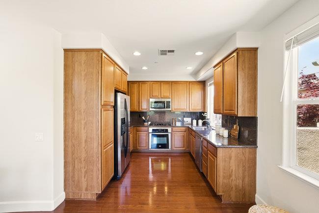 Detail Gallery Image 9 of 37 For 937 Mente Linda Loop, Milpitas,  CA 95035 - 2 Beds | 2 Baths