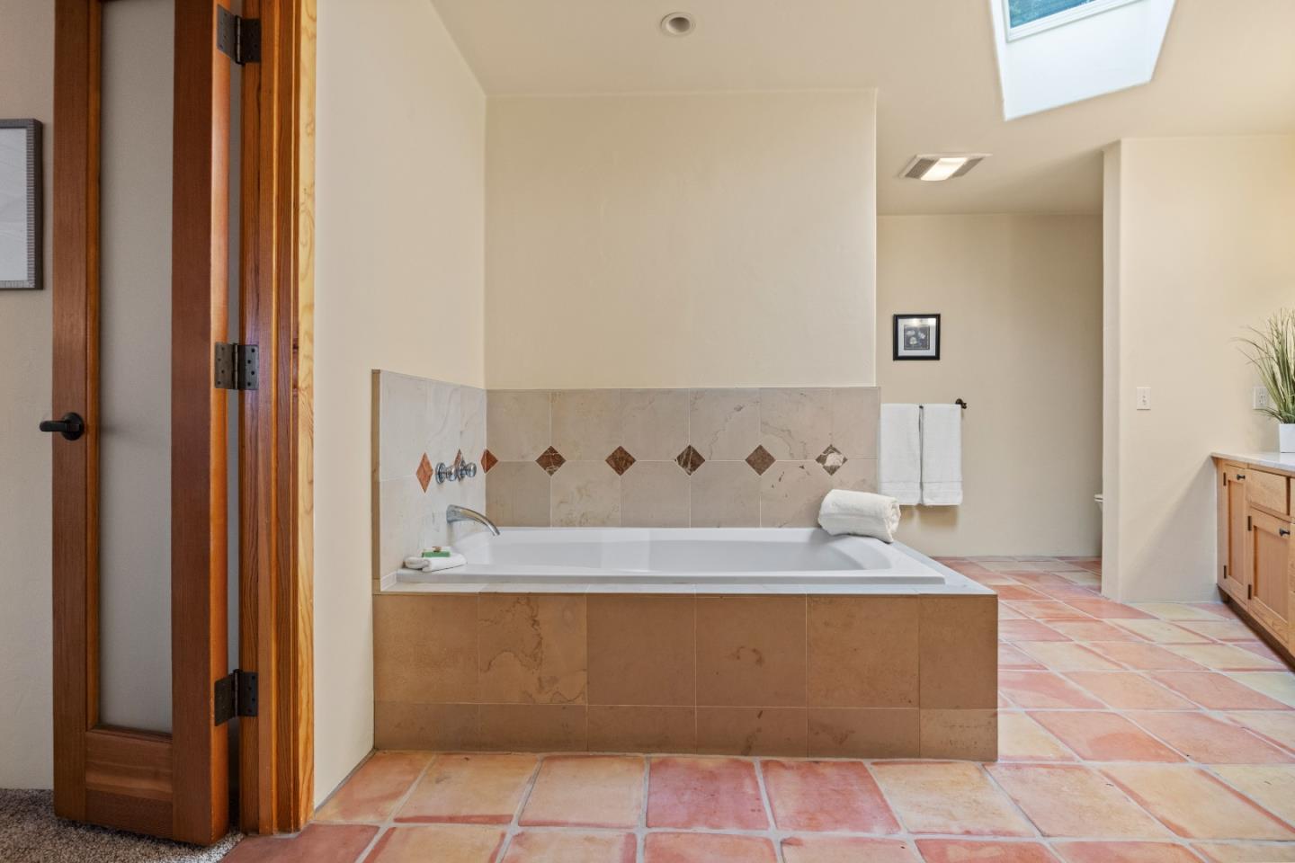 Detail Gallery Image 12 of 29 For 901 Capitola Ave, Capitola,  CA 95010 - 4 Beds | 3/1 Baths