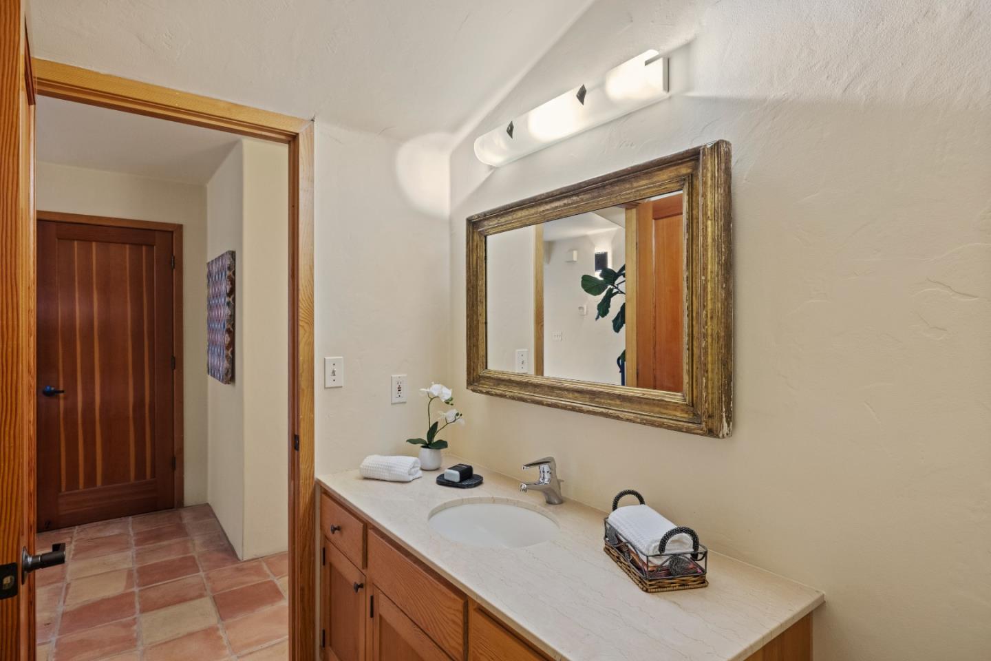 Detail Gallery Image 13 of 29 For 901 Capitola Ave, Capitola,  CA 95010 - 4 Beds | 3/1 Baths