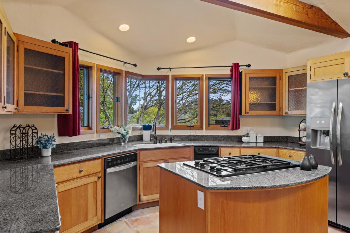 Detail Gallery Image 5 of 29 For 901 Capitola Ave, Capitola,  CA 95010 - 4 Beds | 3/1 Baths