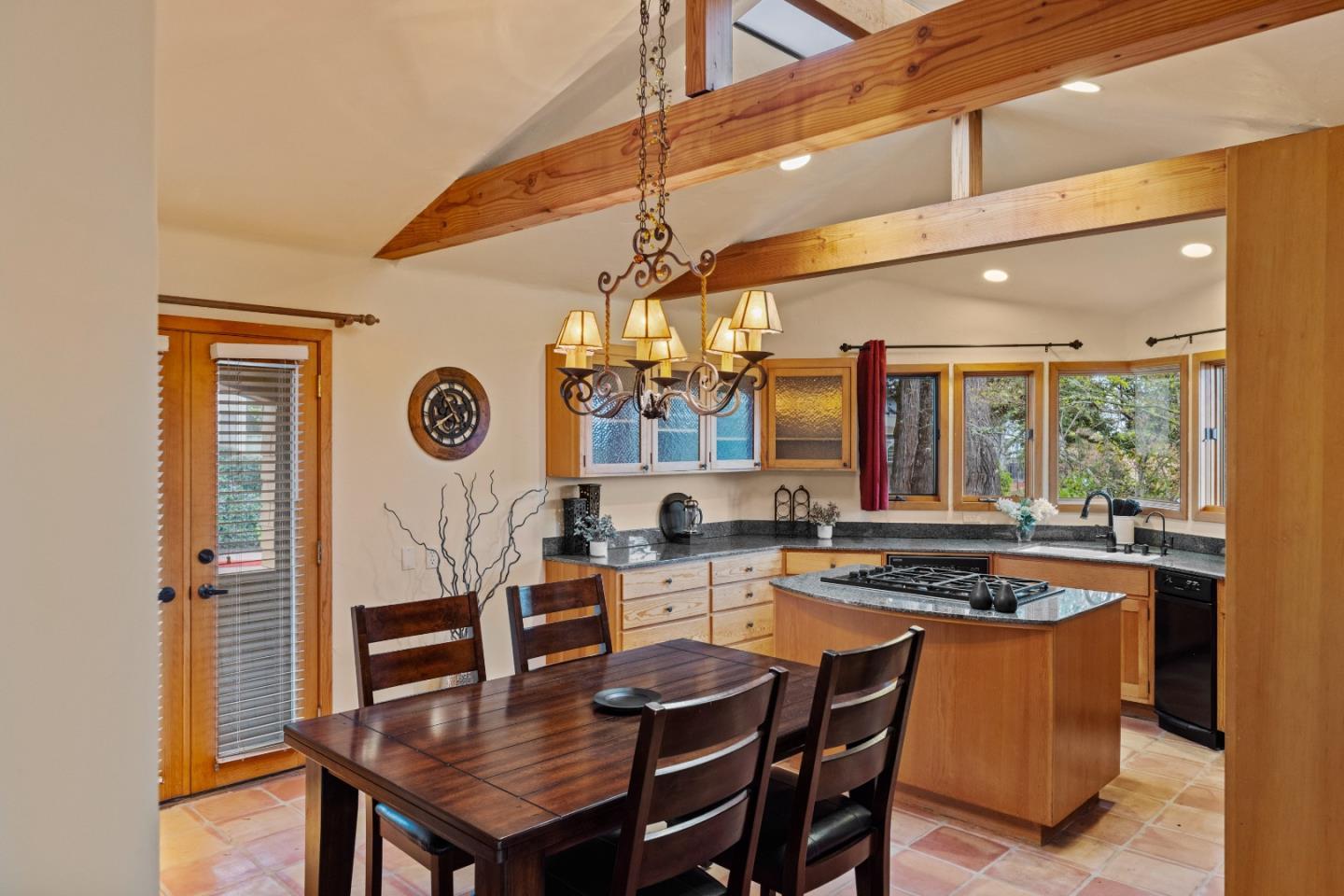 Detail Gallery Image 6 of 29 For 901 Capitola Ave, Capitola,  CA 95010 - 4 Beds | 3/1 Baths
