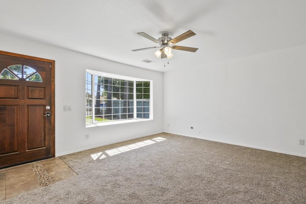 Detail Gallery Image 11 of 47 For 22 Line St, Hollister,  CA 95023 - 3 Beds | 2 Baths