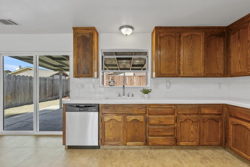 Detail Gallery Image 15 of 47 For 22 Line St, Hollister,  CA 95023 - 3 Beds | 2 Baths