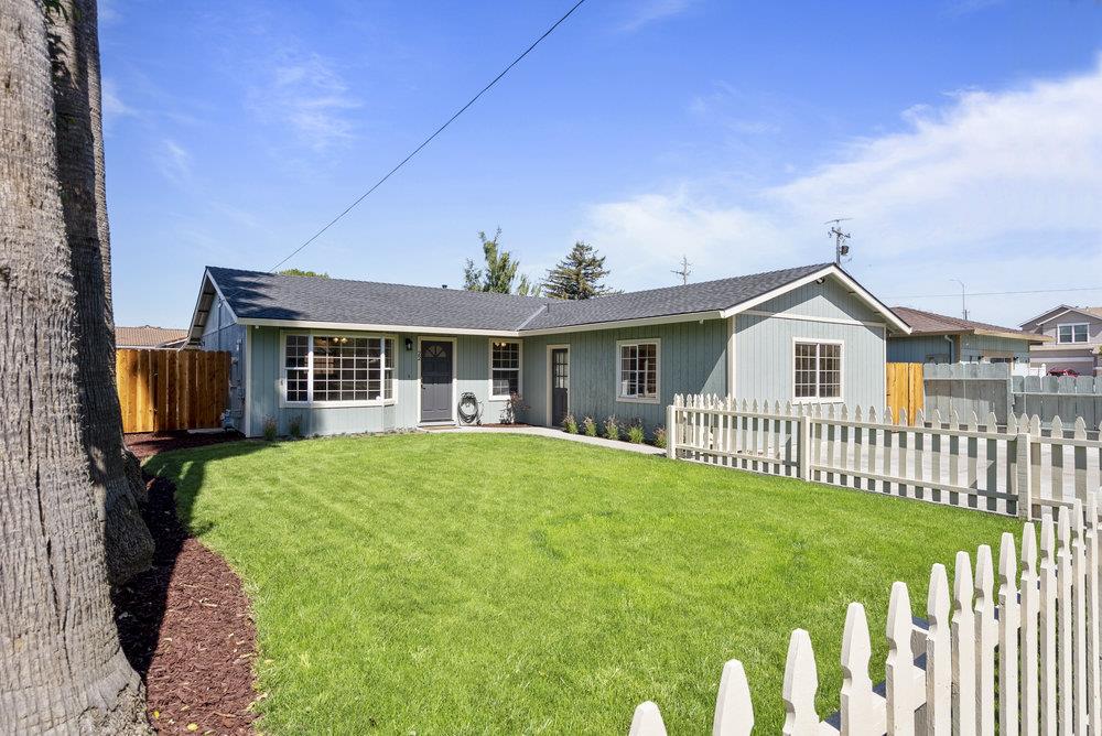 Detail Gallery Image 3 of 47 For 22 Line St, Hollister,  CA 95023 - 3 Beds | 2 Baths
