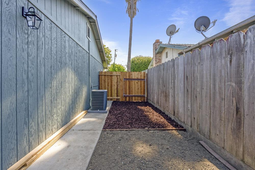 Detail Gallery Image 39 of 47 For 22 Line St, Hollister,  CA 95023 - 3 Beds | 2 Baths