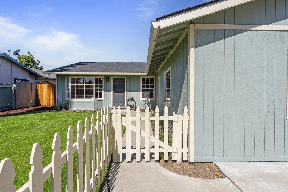 Detail Gallery Image 6 of 47 For 22 Line St, Hollister,  CA 95023 - 3 Beds | 2 Baths
