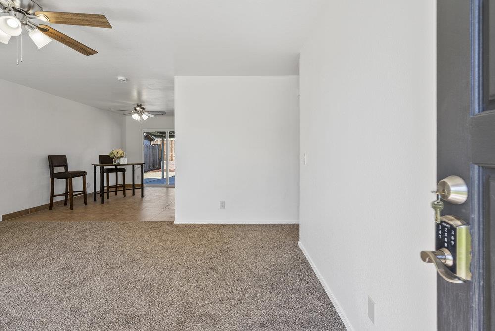 Detail Gallery Image 9 of 47 For 22 Line St, Hollister,  CA 95023 - 3 Beds | 2 Baths