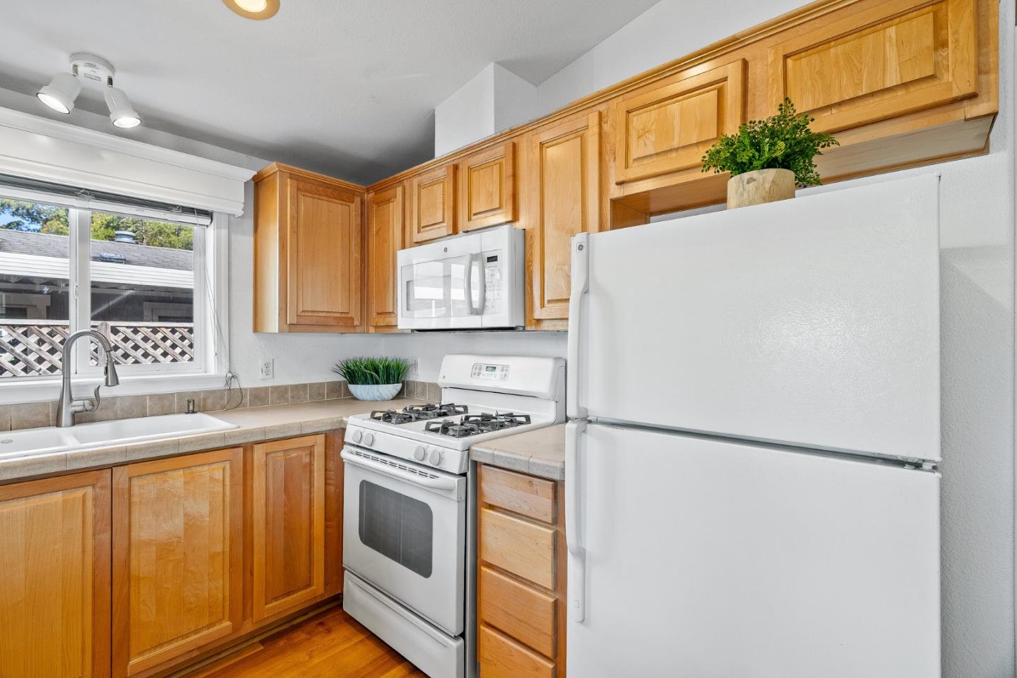 Detail Gallery Image 9 of 27 For 100 North Rodeo Gulch Rd #15,  Soquel,  CA 95073 - 2 Beds | 2 Baths