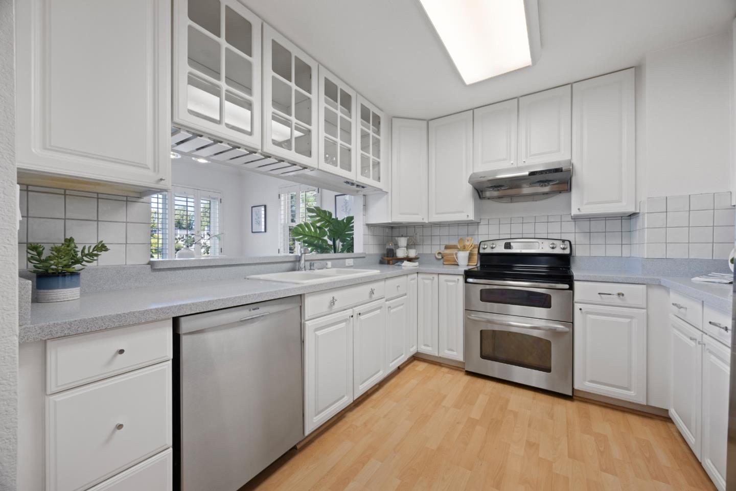 Detail Gallery Image 14 of 44 For 1086 Tiller Ln, Foster City,  CA 94404 - 3 Beds | 2/1 Baths