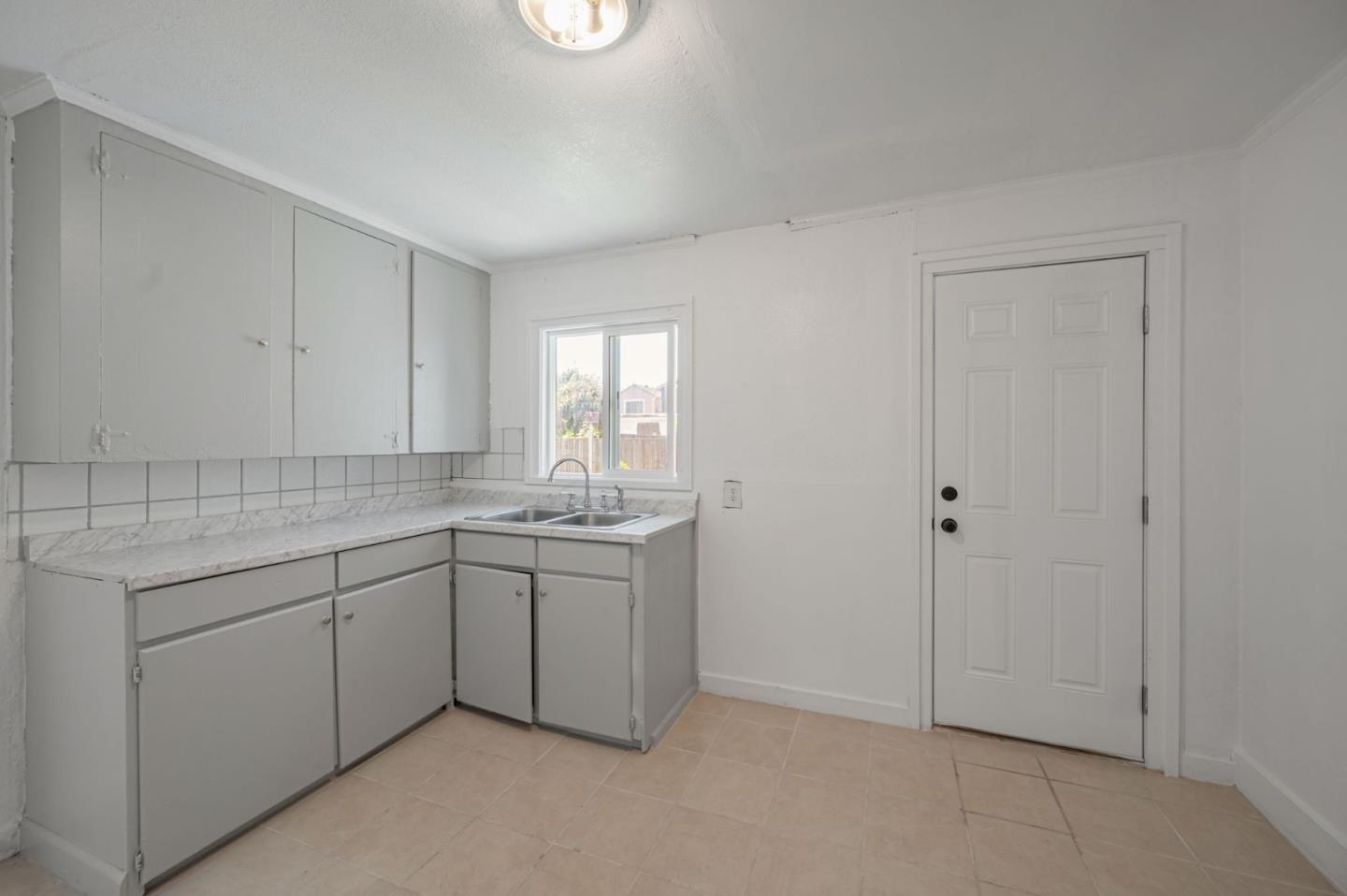 Detail Gallery Image 5 of 19 For 877 6th Ave, San Bruno,  CA 94066 - 2 Beds | 1 Baths