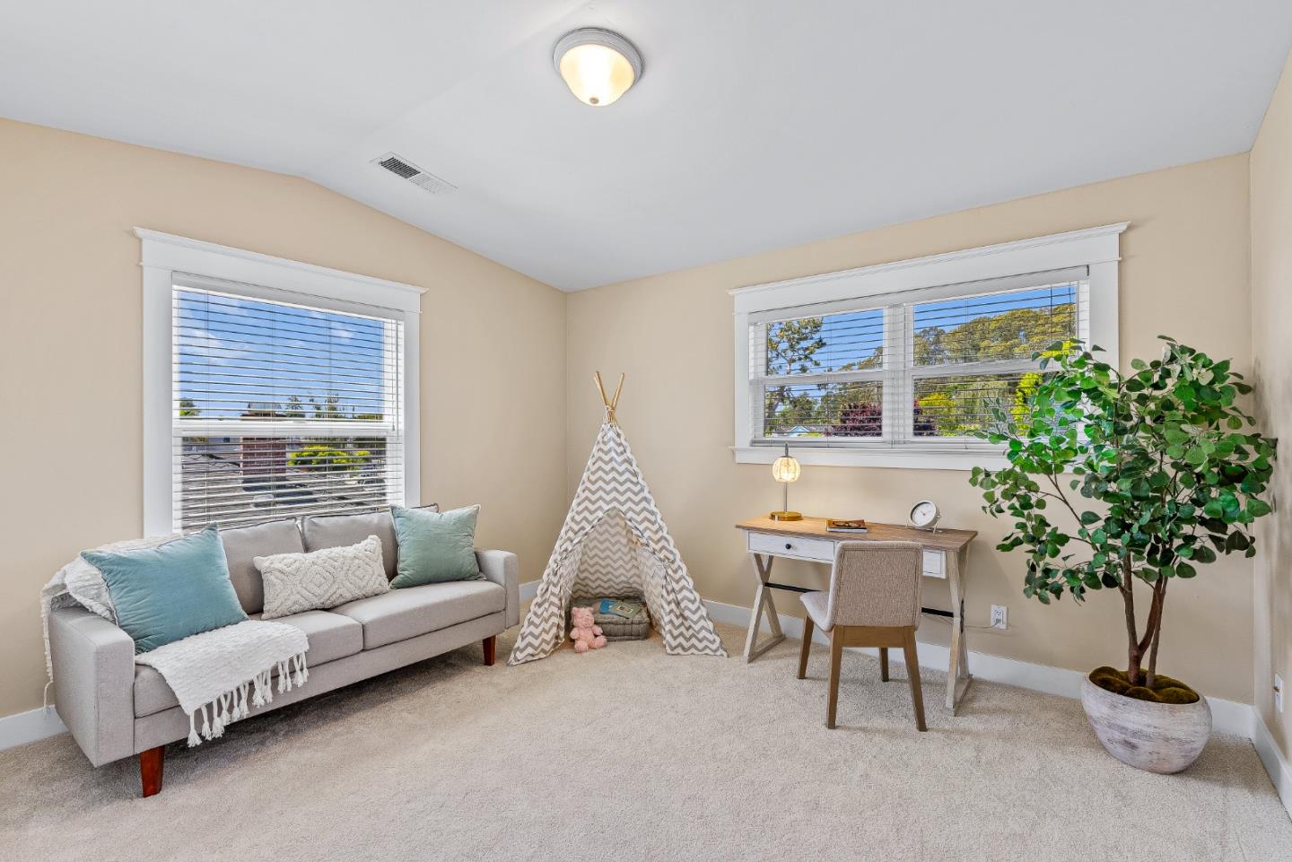 Detail Gallery Image 30 of 63 For 720 Gilroy Dr, Capitola,  CA 95010 - 4 Beds | 2 Baths