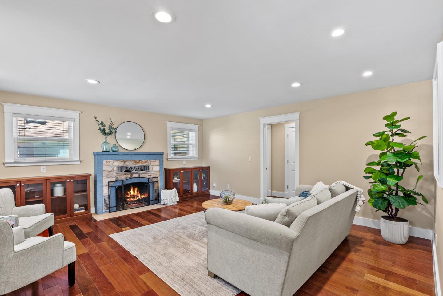 Detail Gallery Image 4 of 63 For 720 Gilroy Dr, Capitola,  CA 95010 - 4 Beds | 2 Baths