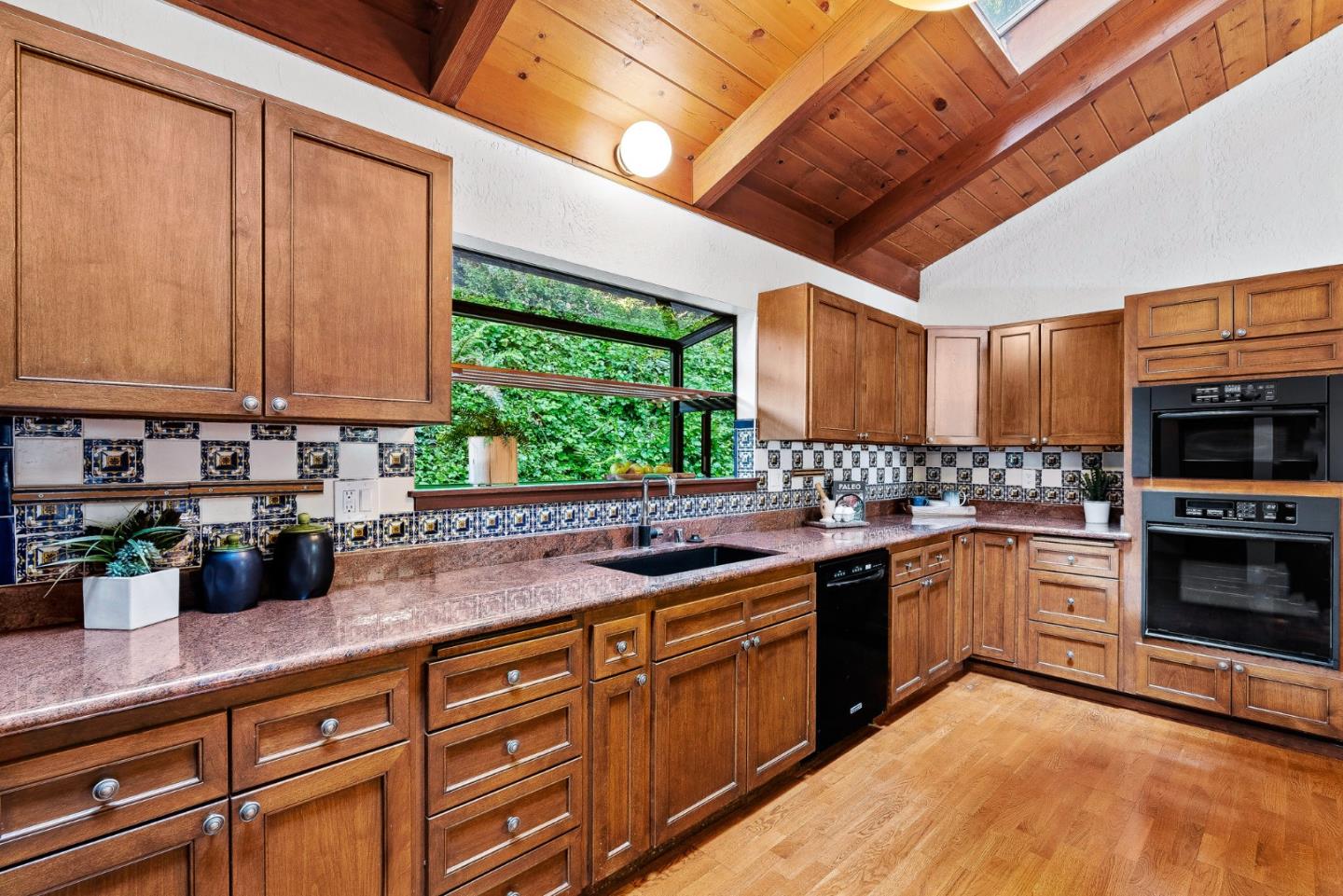 Detail Gallery Image 14 of 49 For 50 Hidden Meadow Ln, Scotts Valley,  CA 95066 - 4 Beds | 3 Baths