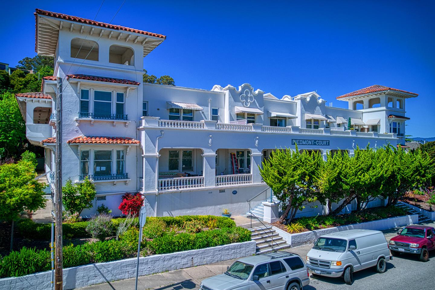 Detail Gallery Image 2 of 44 For 260 High 207 a and B,  Santa Cruz,  CA 95060 - 1 Beds | 1 Baths