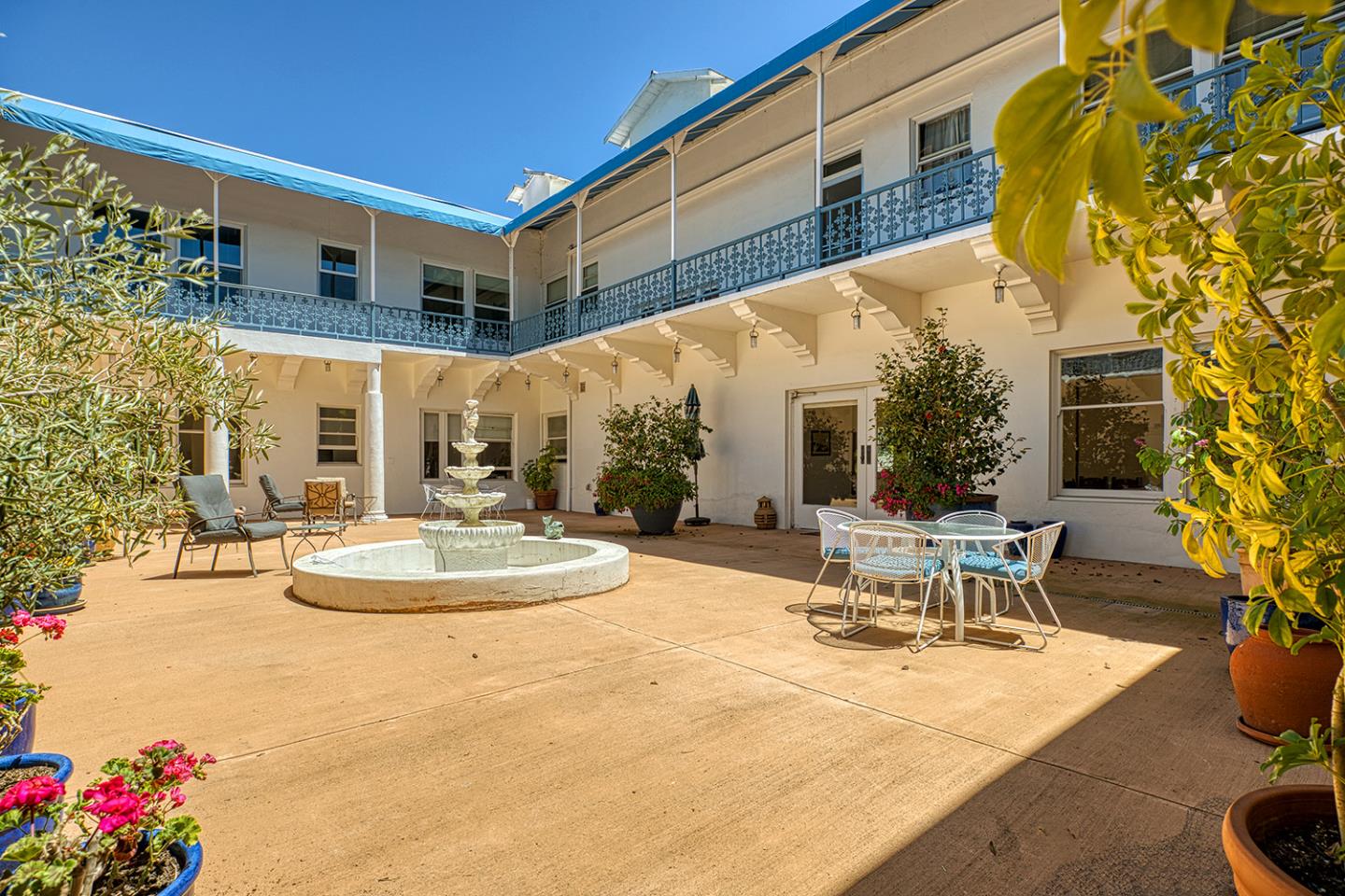 Detail Gallery Image 28 of 44 For 260 High 207 a and B,  Santa Cruz,  CA 95060 - 1 Beds | 1 Baths