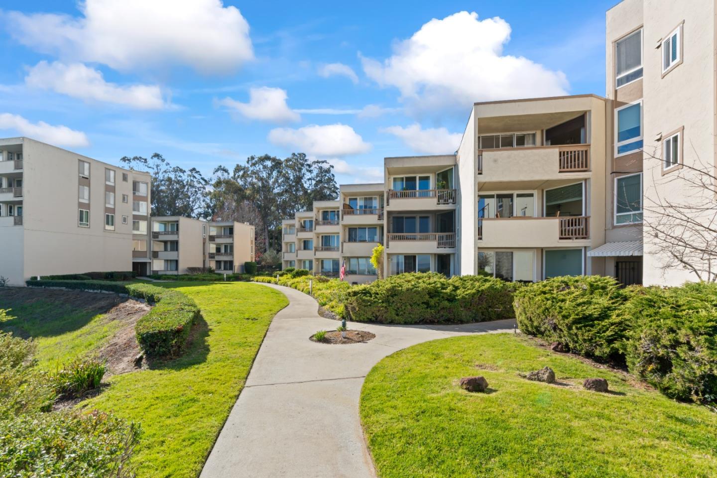 Detail Gallery Image 4 of 8 For 360 Vallejo Dr #101,  Millbrae,  CA 94030 - 2 Beds | 2 Baths