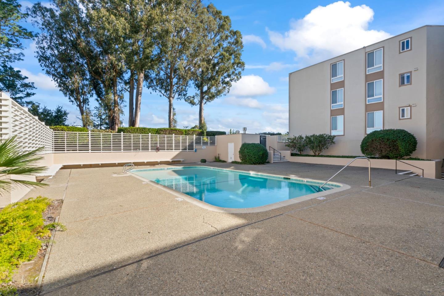 Detail Gallery Image 5 of 8 For 360 Vallejo Dr #101,  Millbrae,  CA 94030 - 2 Beds | 2 Baths